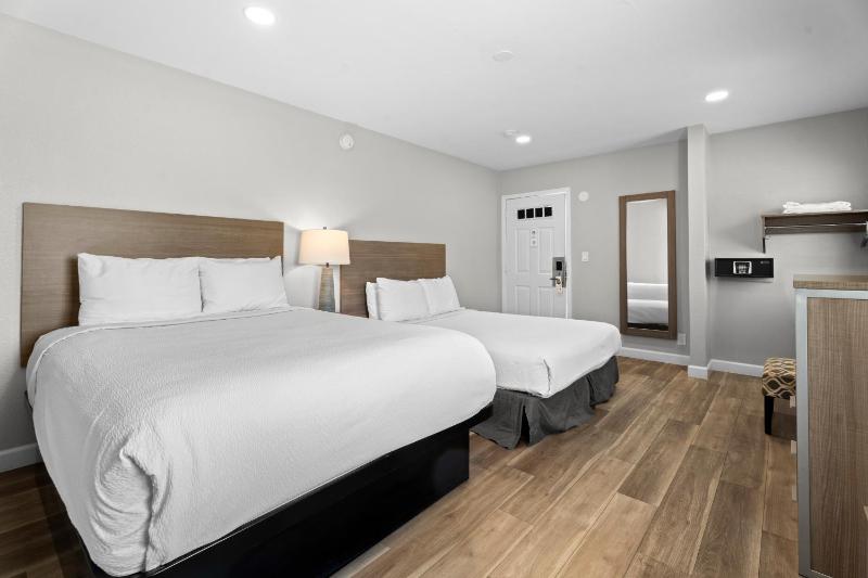 Queen Room with Two Queen Beds image 1