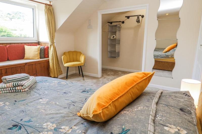 Flat 6 - image 25