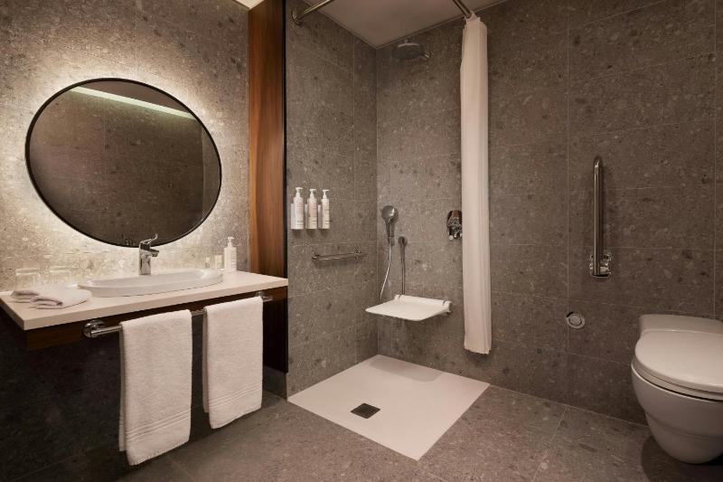 Deluxe Twin Room image 4