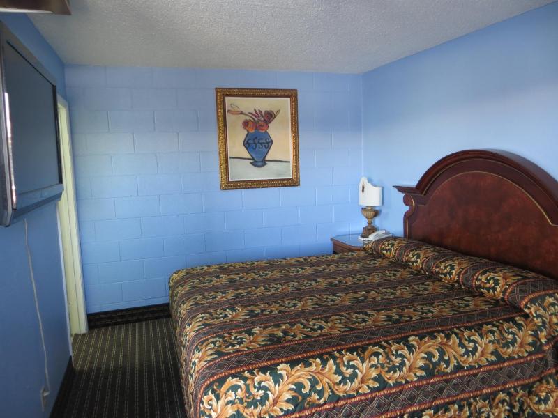 King Room - Non-Smoking image 4