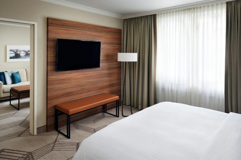 Family Suite with Sofa image 4