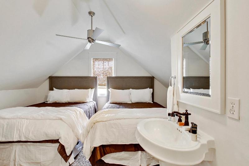 Southern Serenity Carriage House - image 17