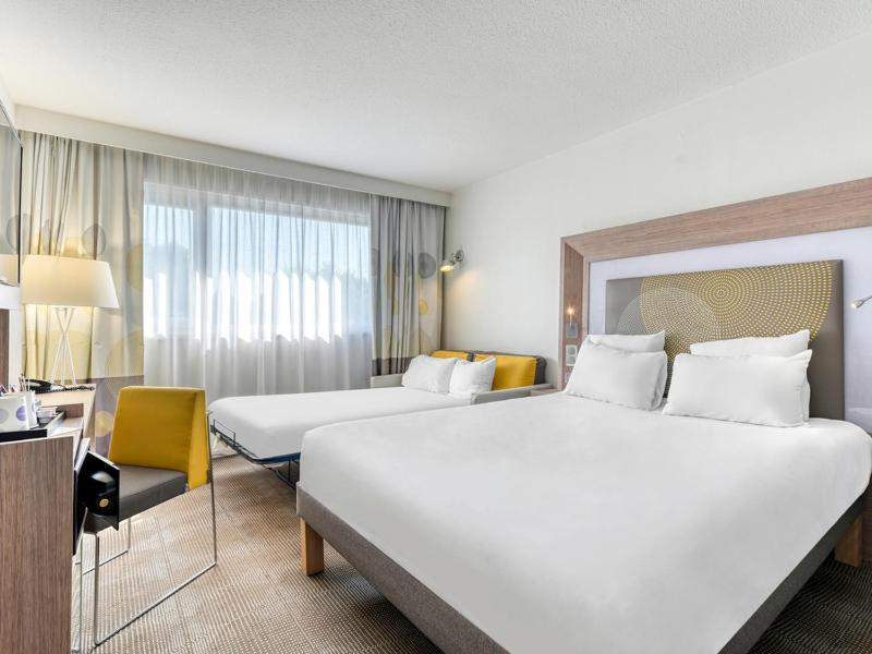 Superior Double Room with Sofa Bed image 2