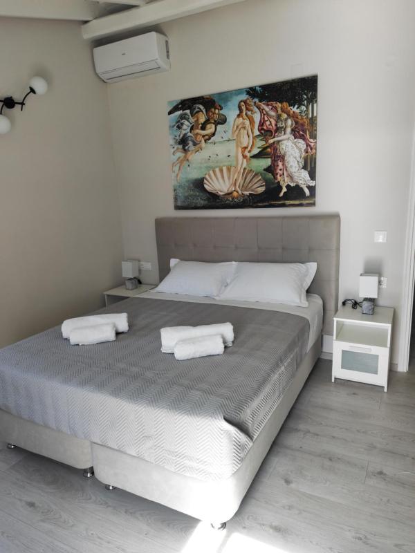 Studio Apartment with Sea View image 3