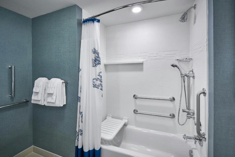 Suite with Two Queen Beds and Balcony - Bay View image 3