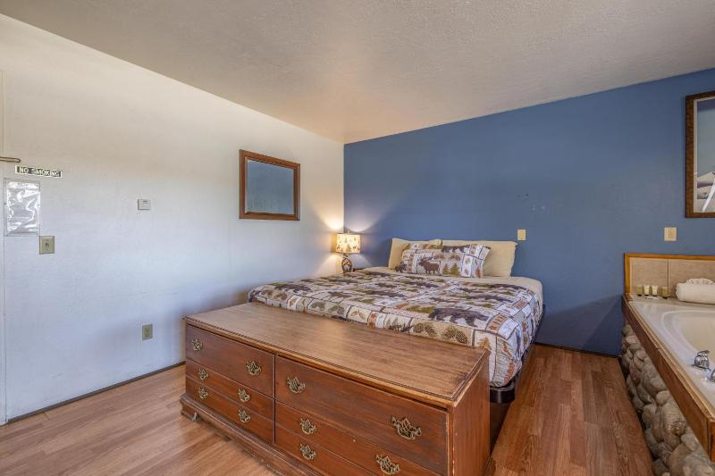 Big Bear Lakefront Lodge - image 16