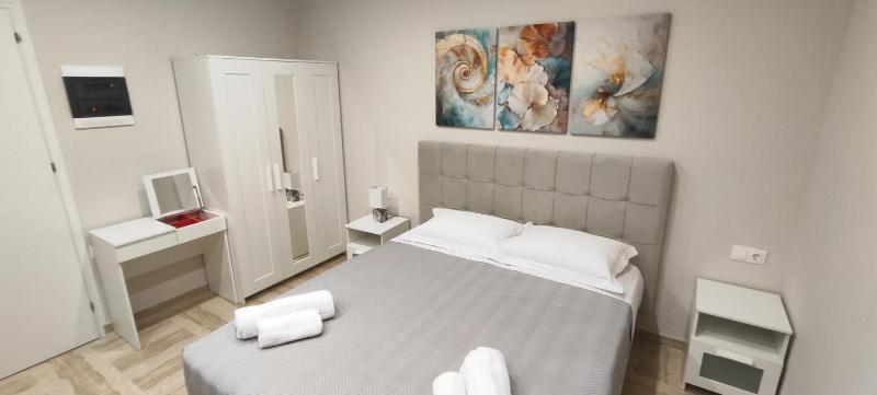 Studio Apartment with Sea View image 4