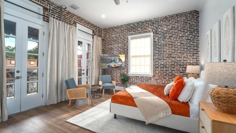 Harbor Luxe Celebration Suites - image 8