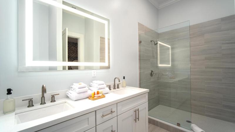 Harbor Luxe Celebration Suites - image 7