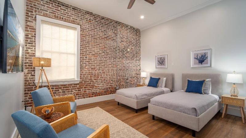 Harbor Luxe Celebration Suites - image 15