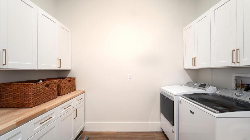Harbor Luxe Celebration Suites - image 13