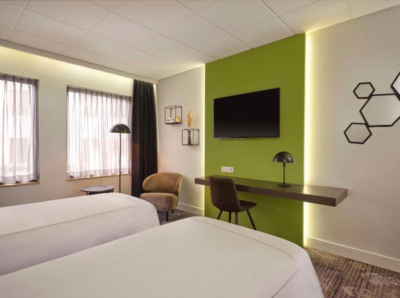 Superior Twin Room image 1