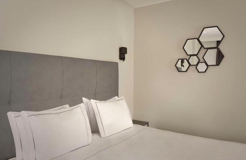Executive Double Room image 4