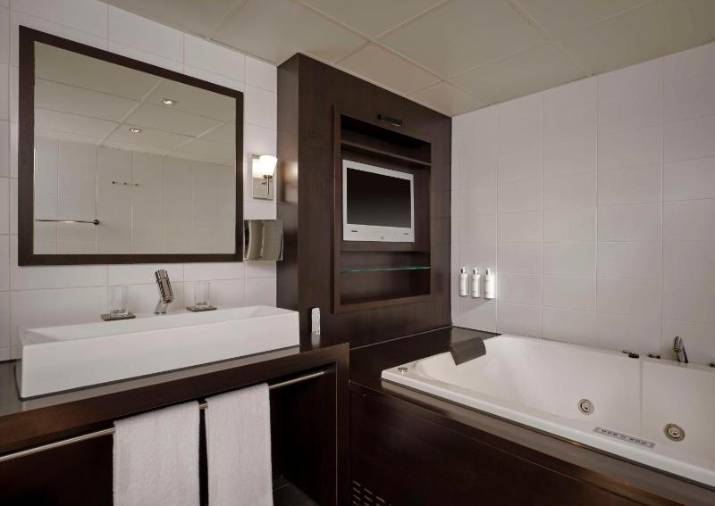 Business Suite (3 Adults) image 4