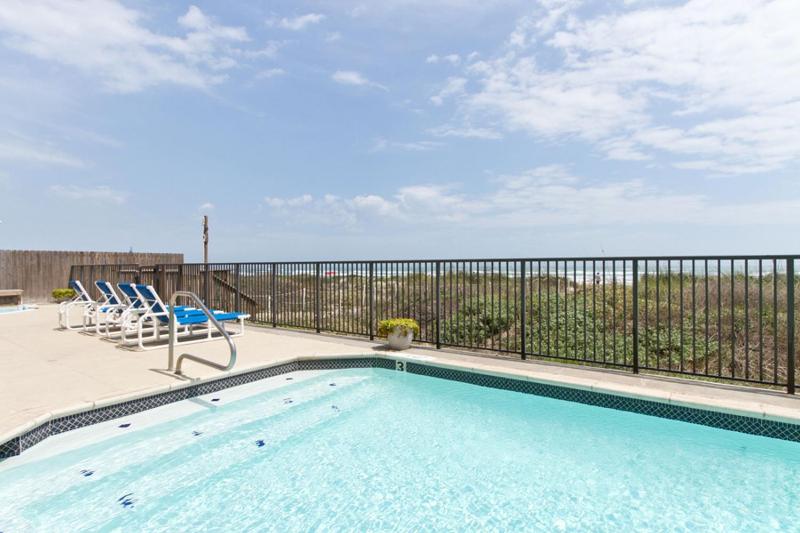 FL1-Two-Bedroom Beachfront Apartment (6 Adults) image 2