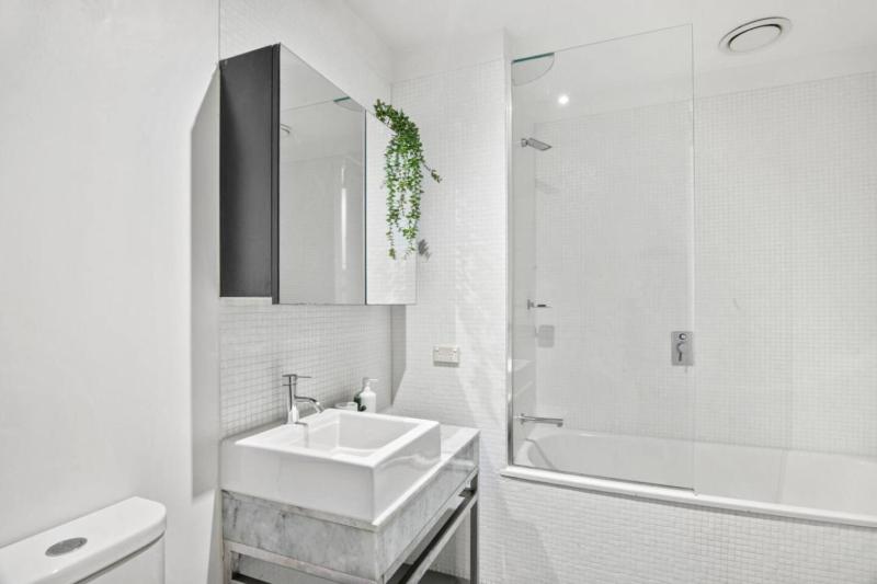 Sunny Richmond Escape 2BR and Large Balcony - image 5