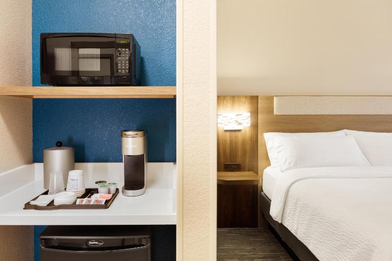 Standard King Room with Walk-In Shower image 4
