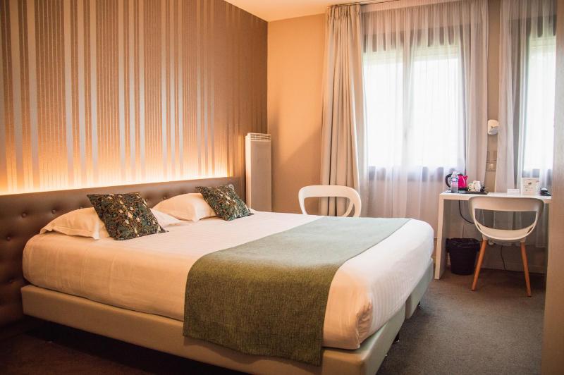 Premium Double Room image 1