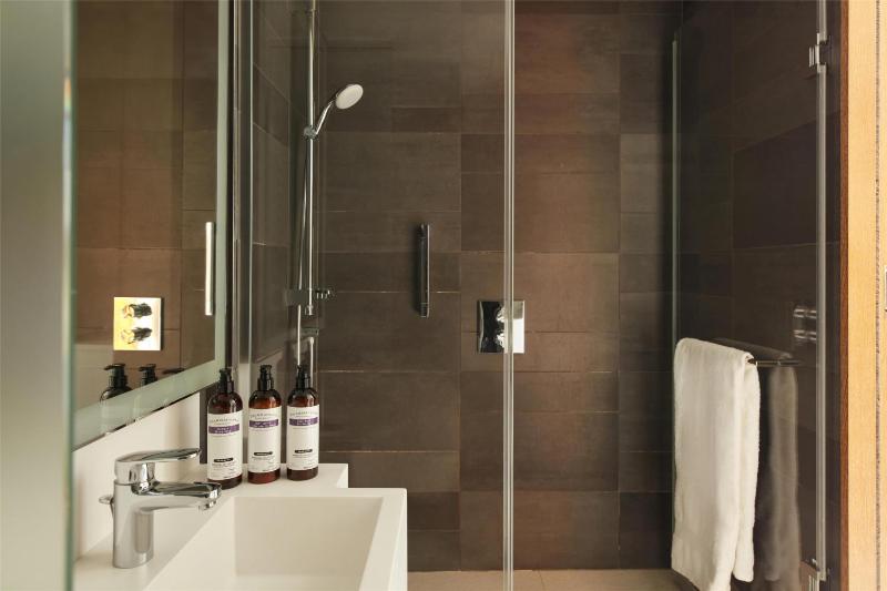 Deluxe Twin Room with Eiffel Tower View image 1