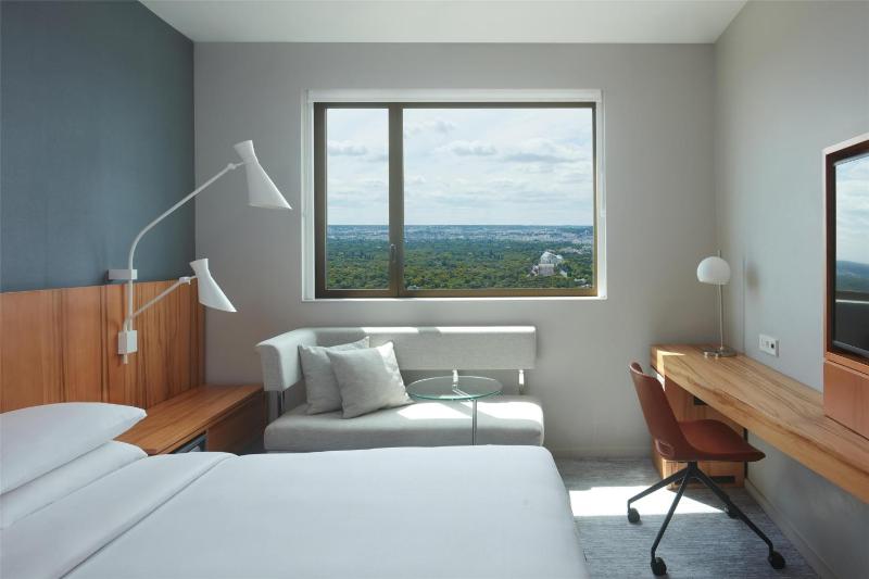 King Room - High Floor/Club Access image 4