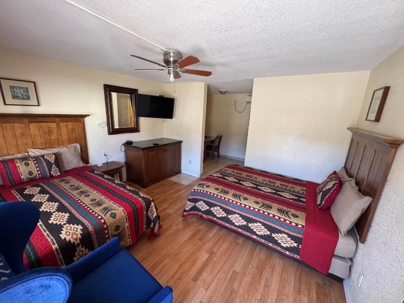 Deluxe Queen Room with Two Queen Beds image 3