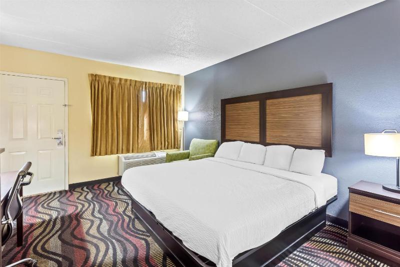 King Room with Spa Bath image 3