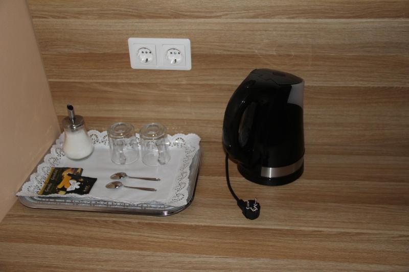 Twin Room with Bathroom image 2