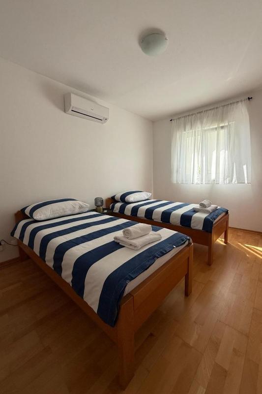 Apartments with parking space Trogir - 24226 - image 2