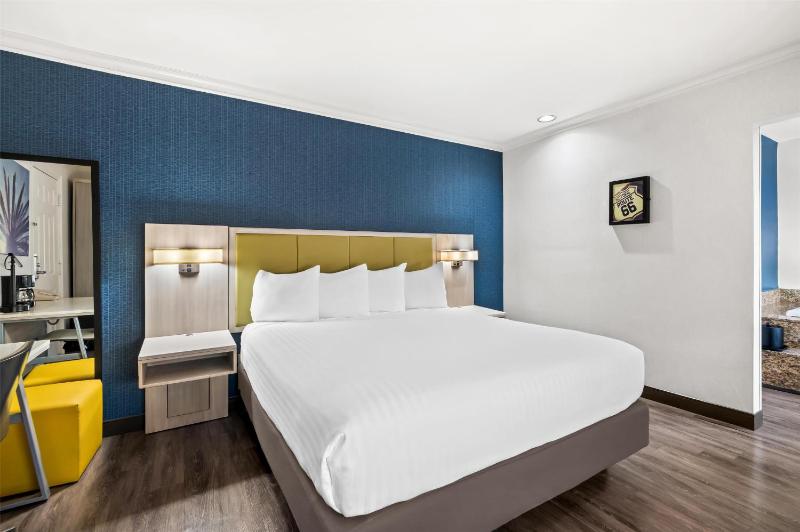 King Suite with Jacuzzi  image 1