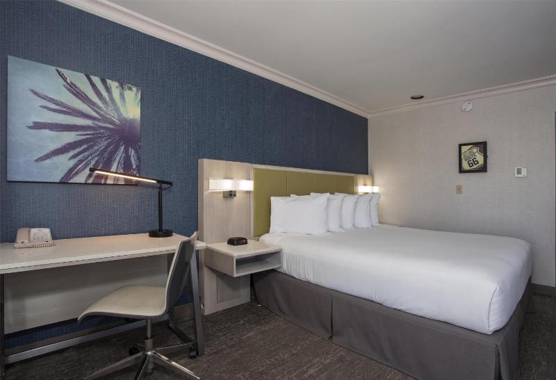 King Room image 2