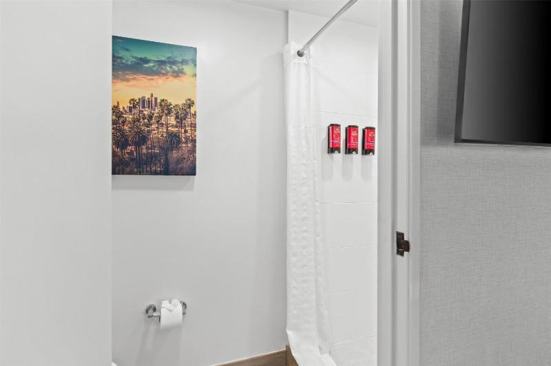 Small Double Room image 2