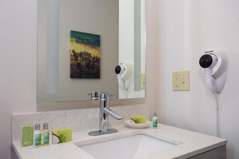 King Room image 4