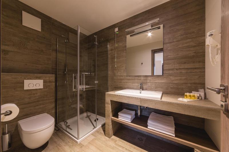 Standard Triple Room image 3