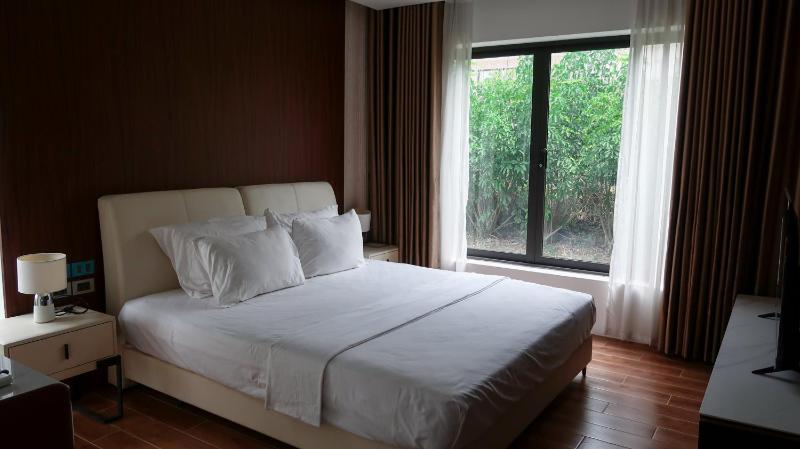 3BR Lake View Ivory Hoa Binh Villa - image 22