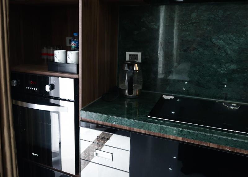 3BR Lake View Ivory Hoa Binh Villa - image 9