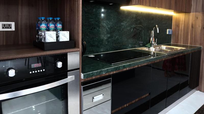 3BR Lake View Ivory Hoa Binh Villa - image 16