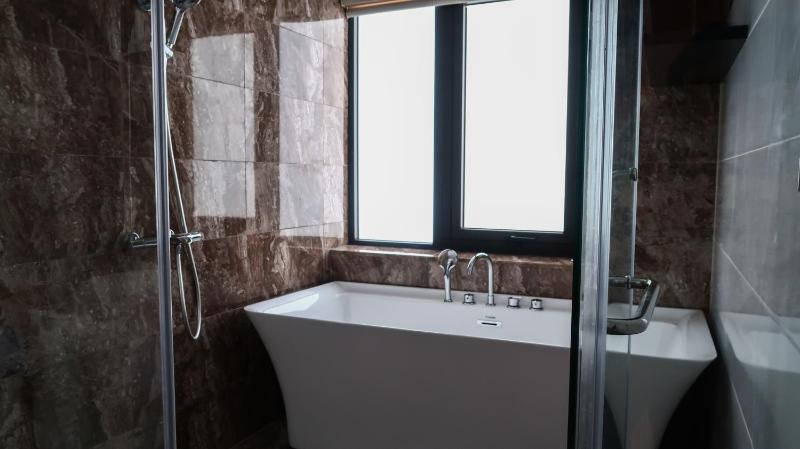 3BR Lake View Ivory Hoa Binh Villa - image 30