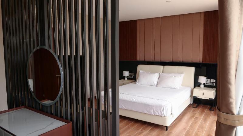 3BR Lake View Ivory Hoa Binh Villa - image 20