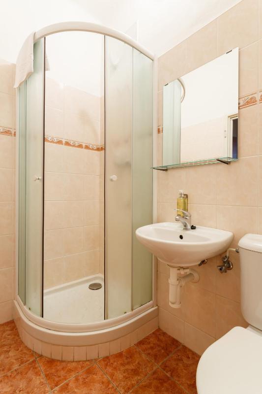 Standard Twin Room image 3