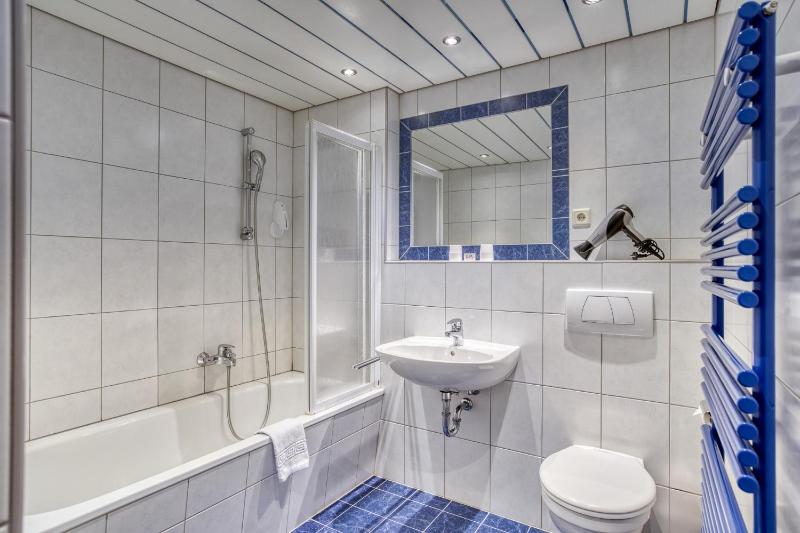 Double Room with Balcony image 3