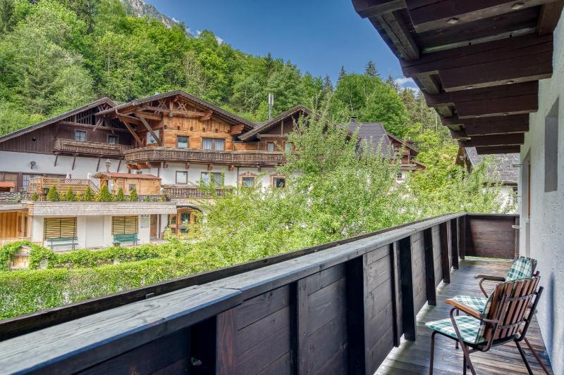 Double Room with Balcony image 4