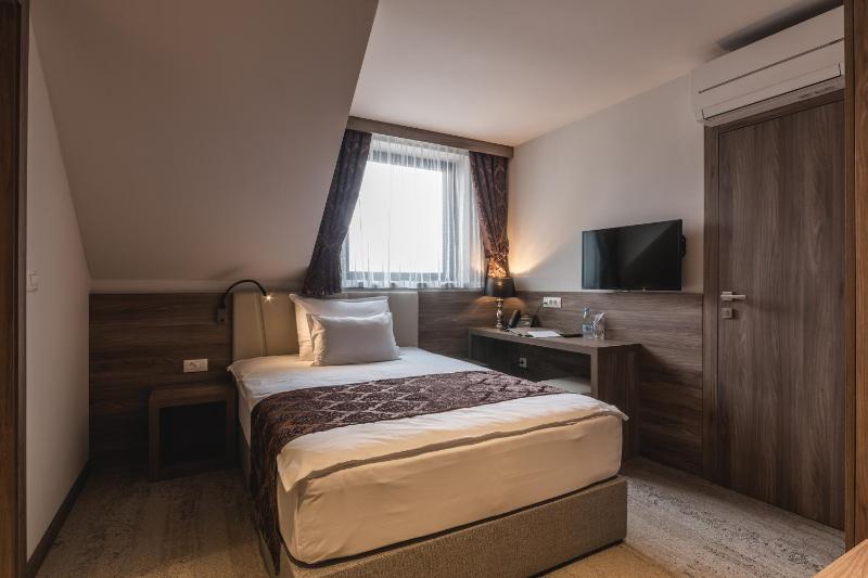 Standard Single Room image 2