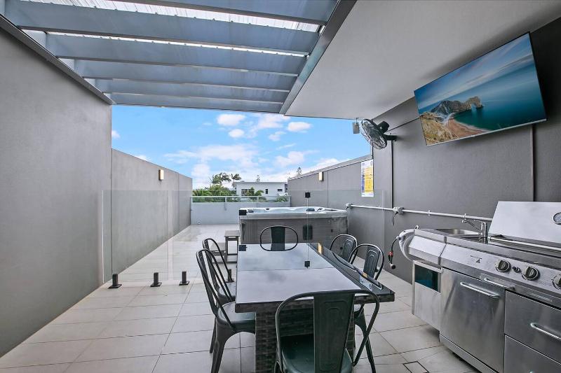 Norfolk Horizon - Resort Vibes with Private Rooftop - image 1