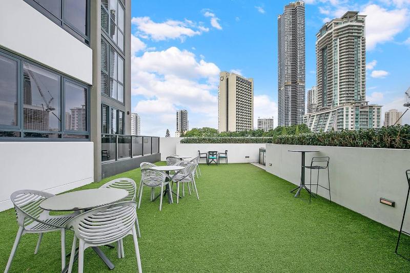 Norfolk Horizon - Resort Vibes with Private Rooftop - image 9