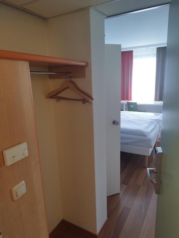 Standard Twin Room image 2