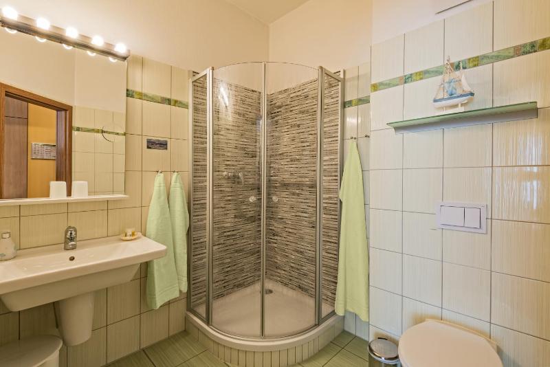 Comfort Double Room with Pantry Kitchen image 1