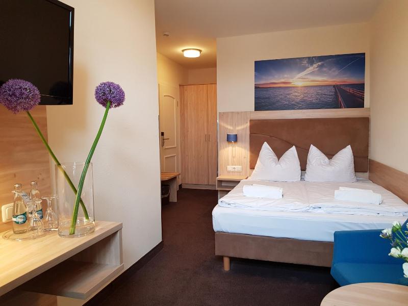 Standard Queen Room image 2