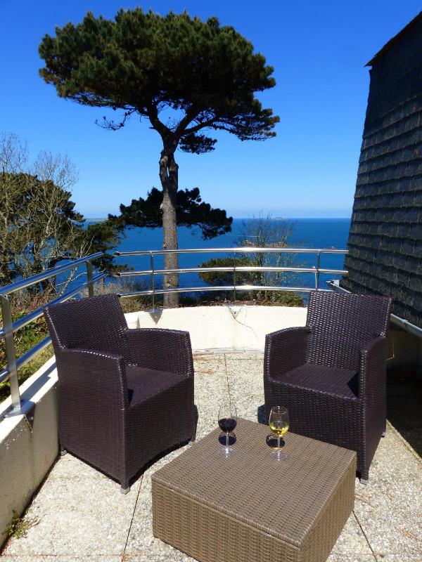 Deluxe Double Room with Sea View image 1