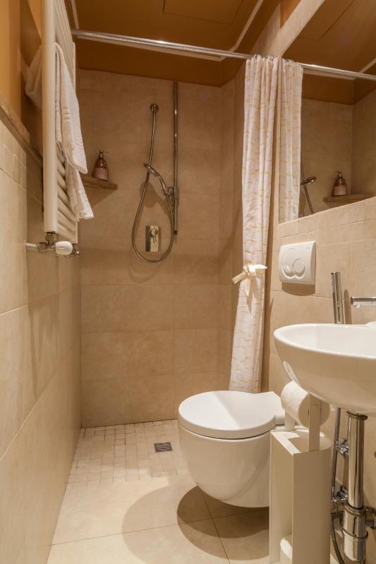 Economy Double Room image 2