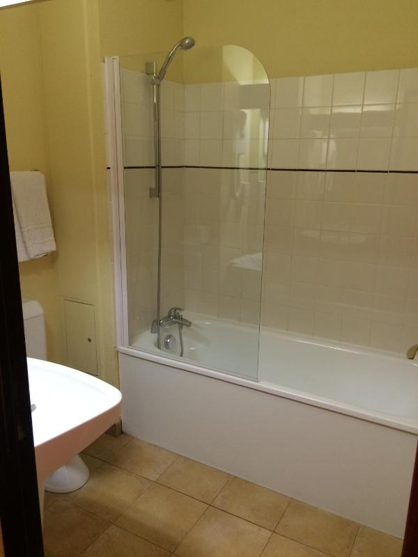 Standard Triple Room image 2